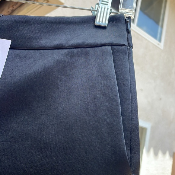 Theory | High-Waist Short in Bonded Satin - Picture 6 of 9